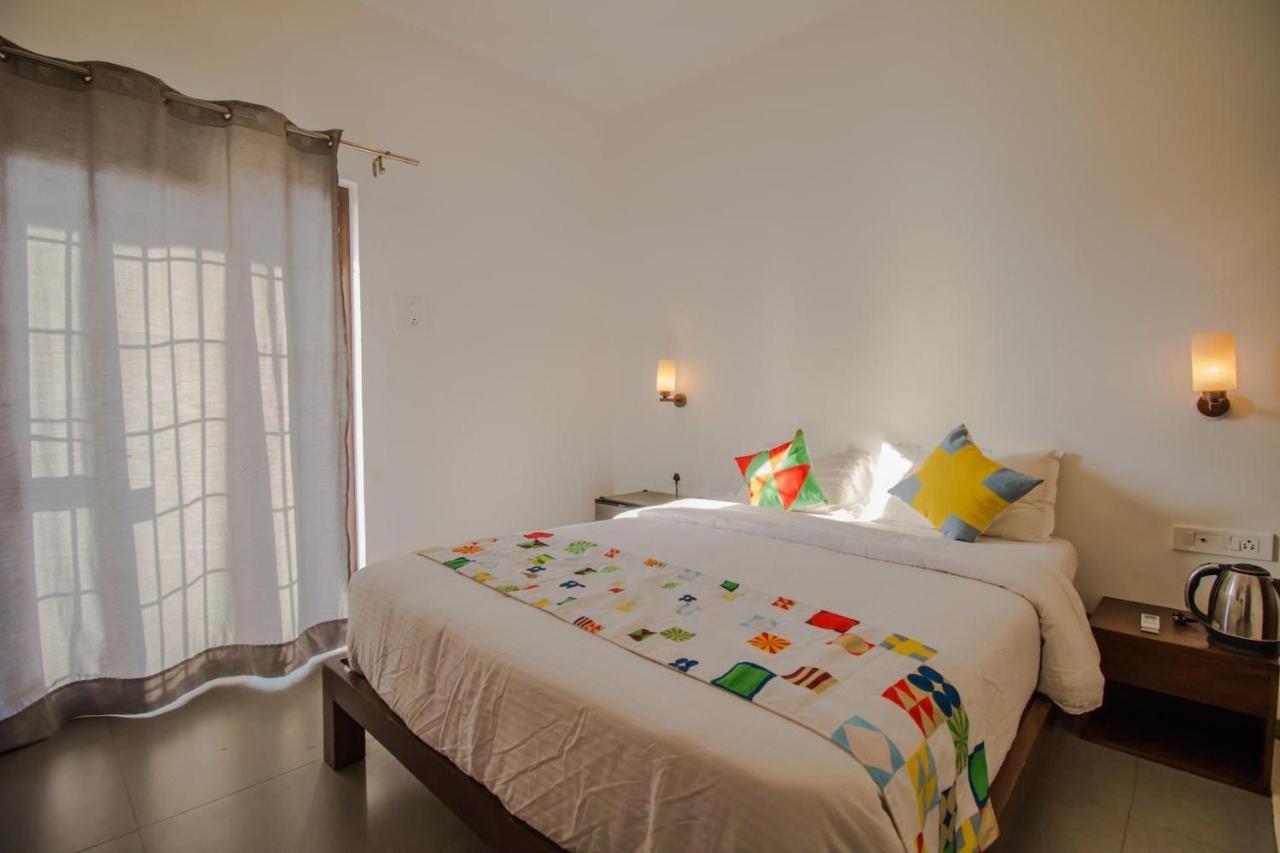 Ziba beach Morjim Exterior foto