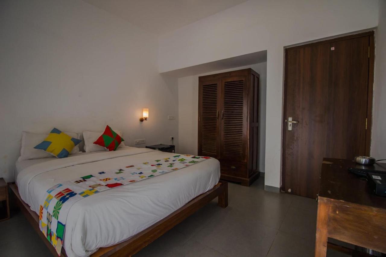 Ziba beach Morjim Exterior foto