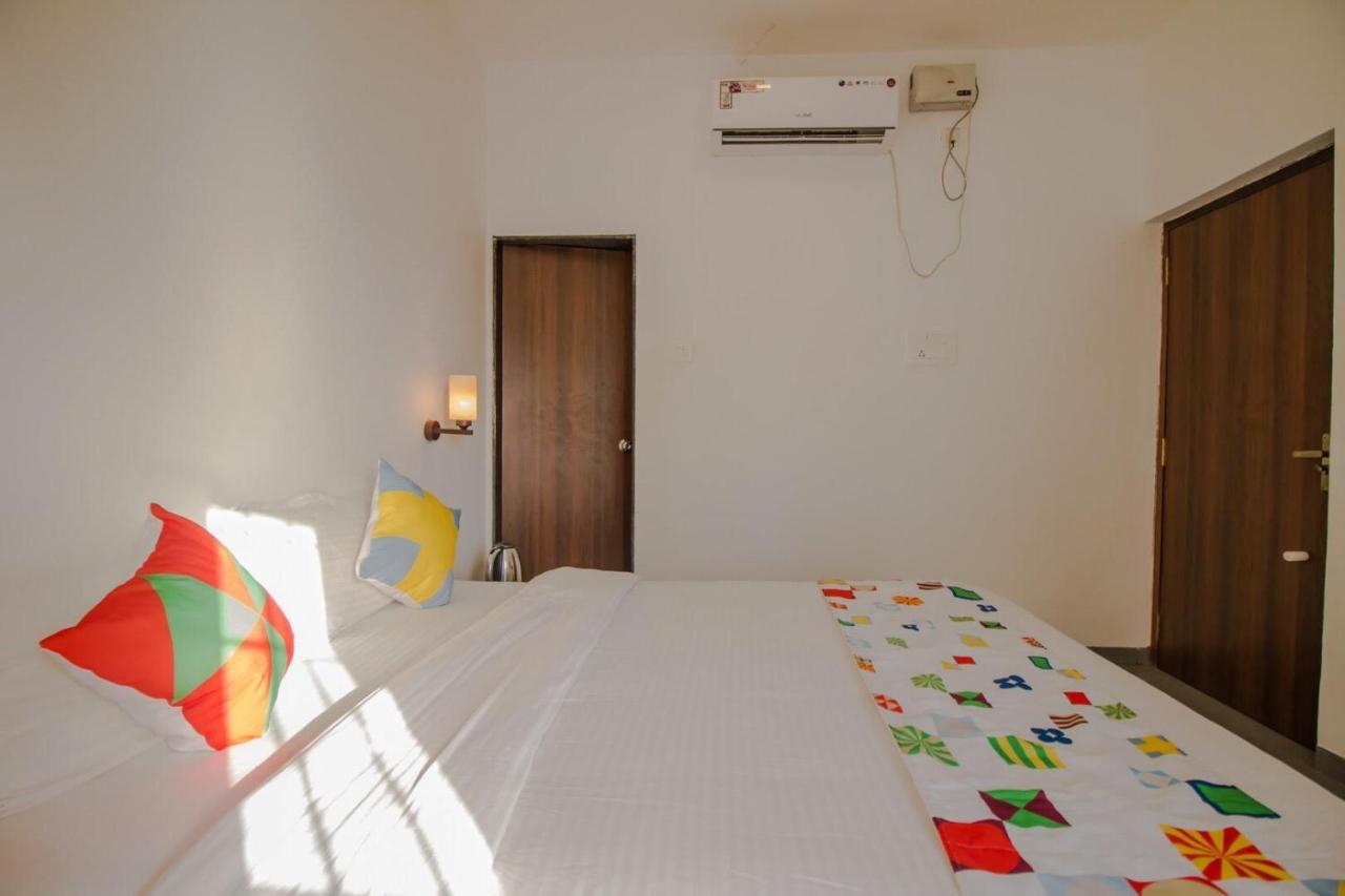 Ziba beach Morjim Exterior foto