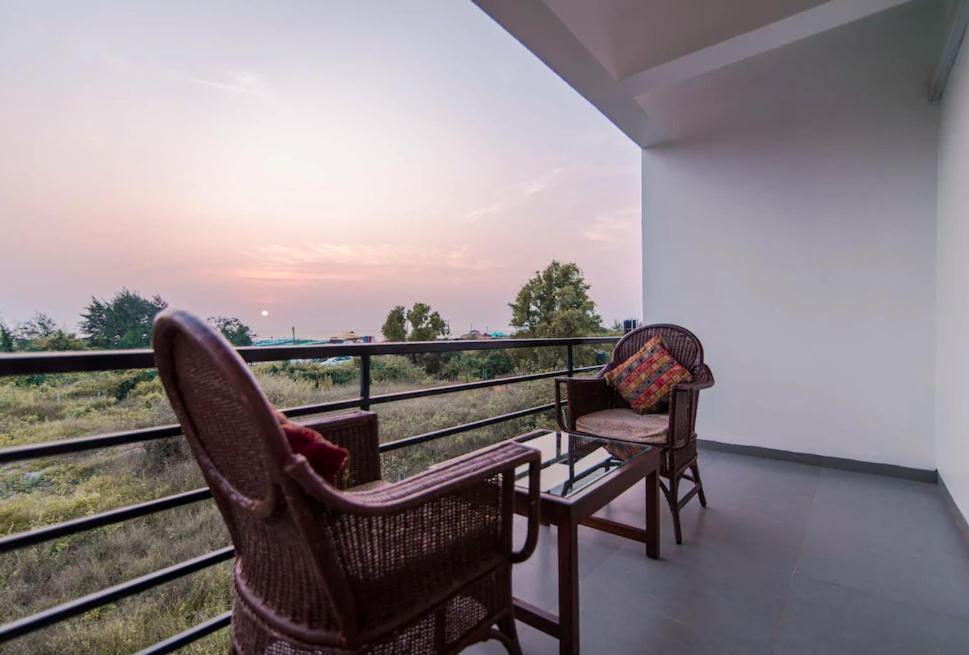 Ziba beach Morjim Exterior foto