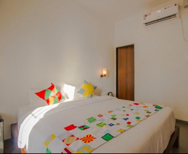 Ziba beach Morjim Exterior foto