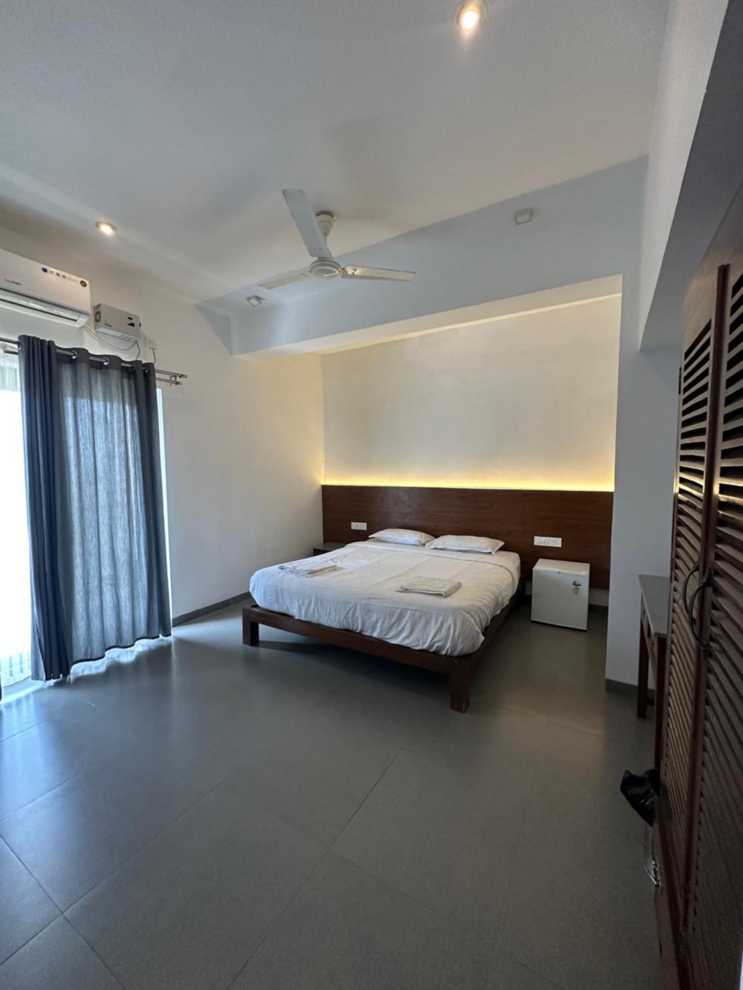 Ziba beach Morjim Exterior foto
