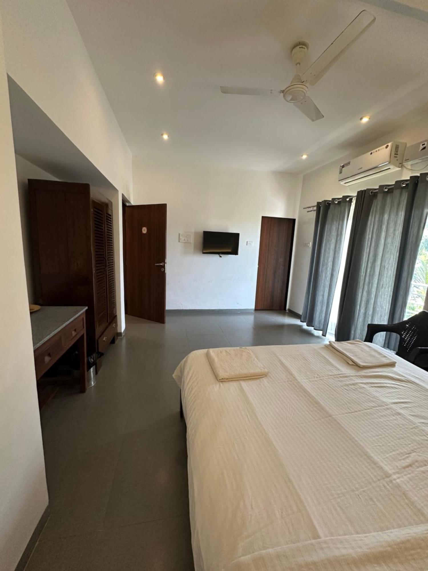 Ziba beach Morjim Exterior foto